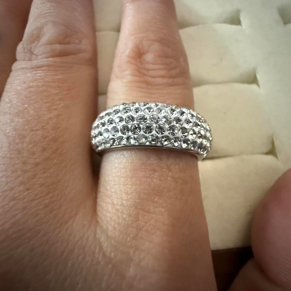 Titanium ring with rhinestones